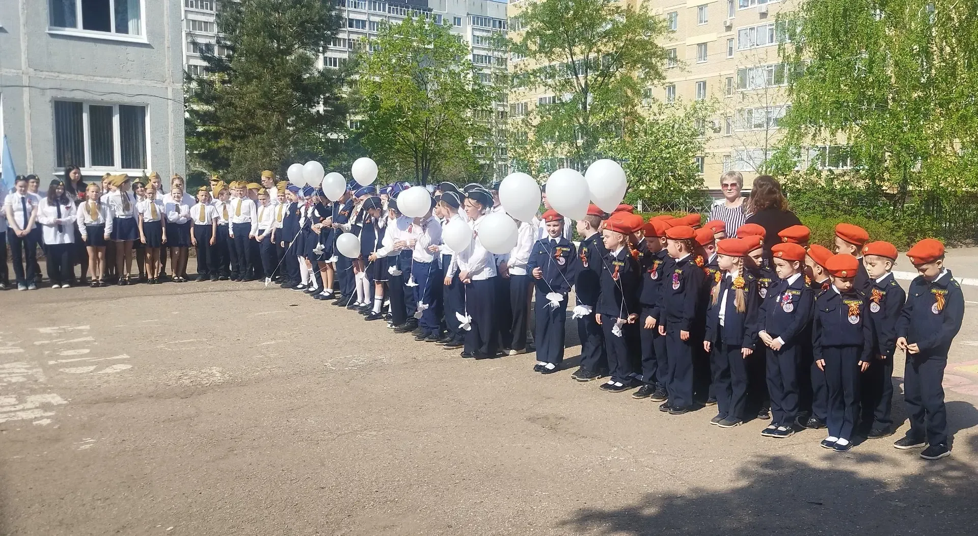 🕯️ Открытие мемориальной доски в честь героя Сегодня в нашей школе состоялось торжественное открытие
