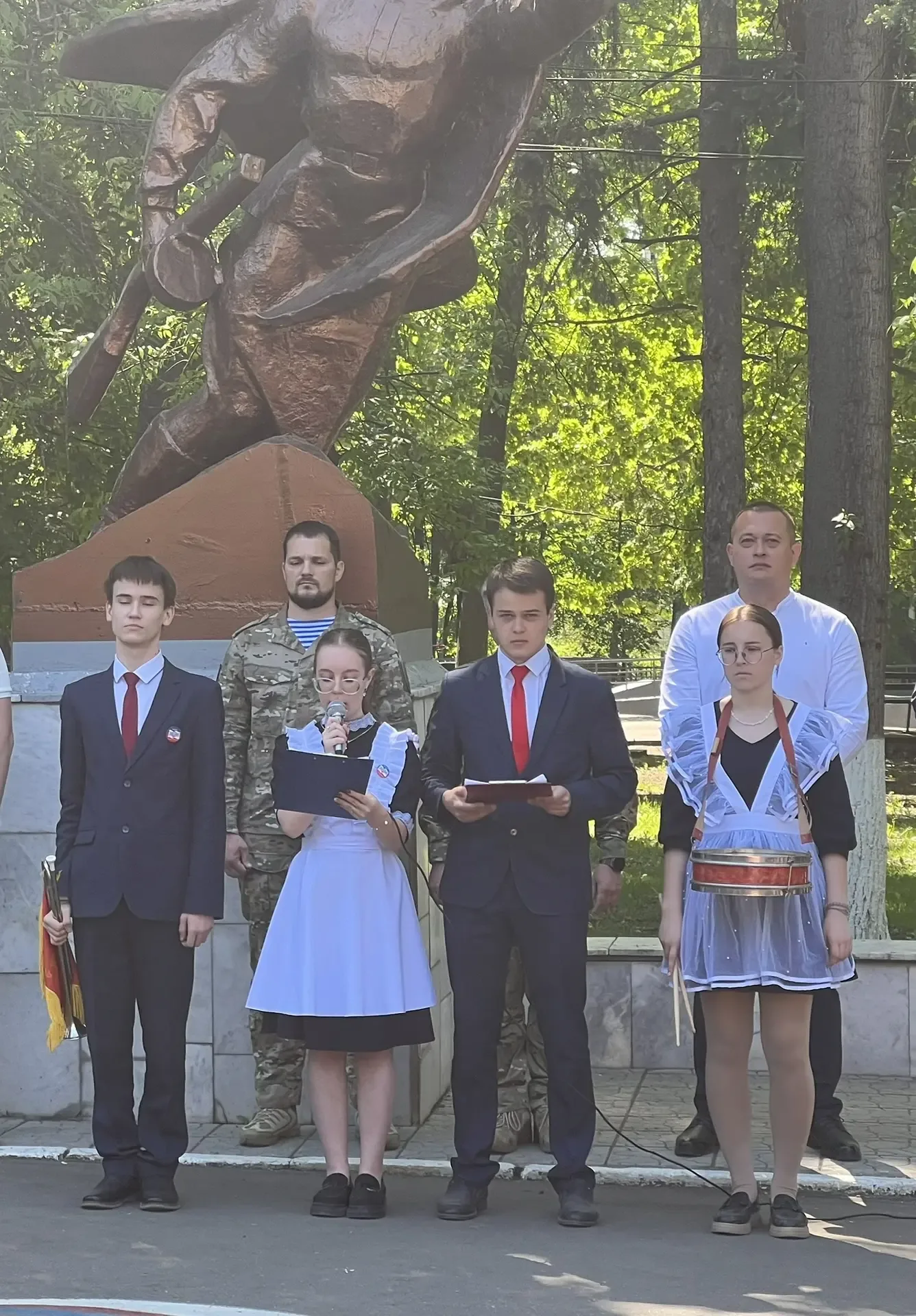 🎉 Сегодня, в День пионерии, ученики 4‑х классов нашей школы торжественно вступили в ряды пионеров!  