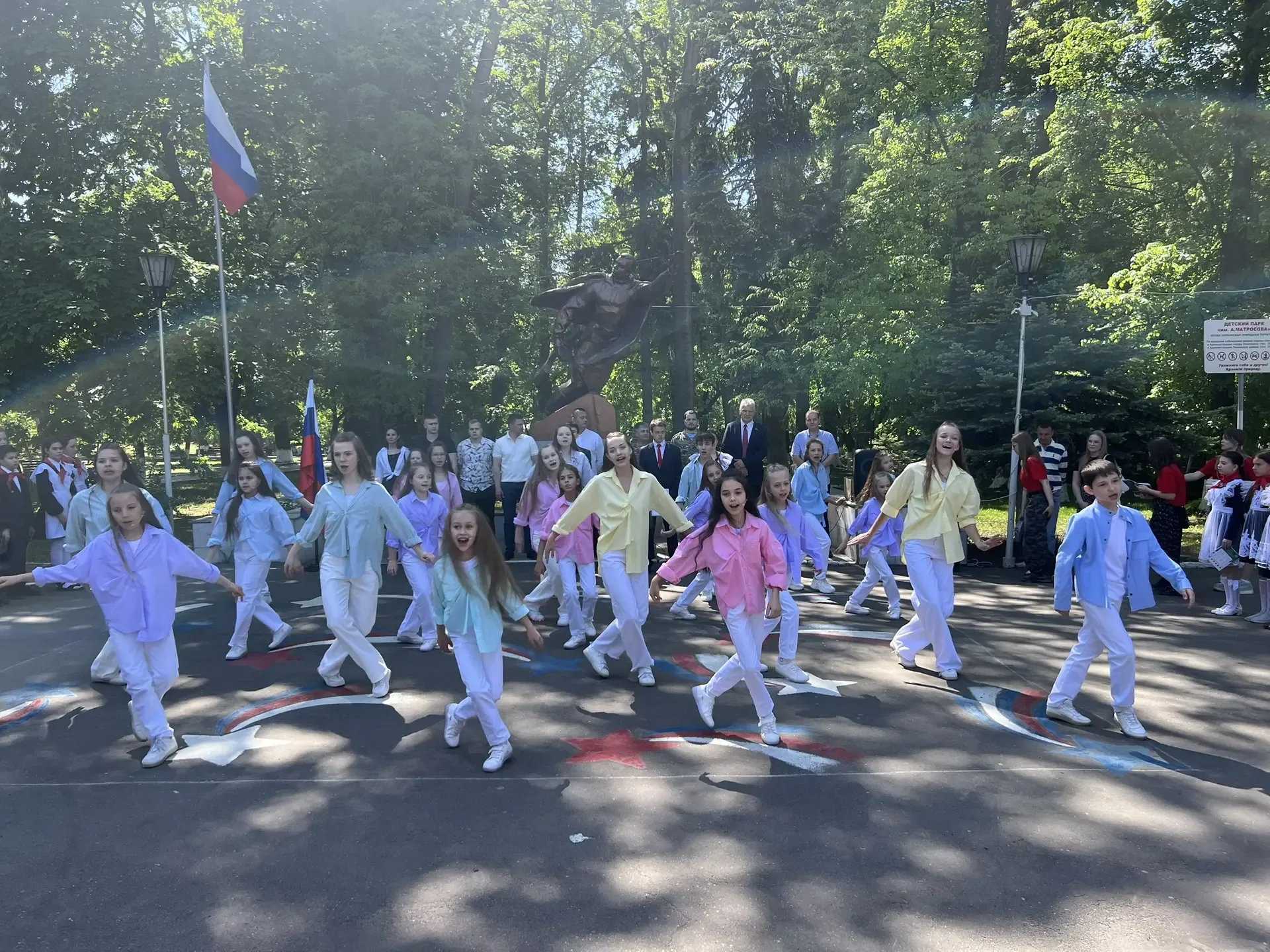 🎉 Сегодня, в День пионерии, ученики 4‑х классов нашей школы торжественно вступили в ряды пионеров!  