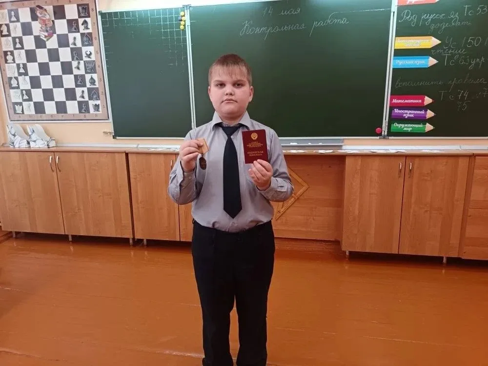 🏅 Иногда история живёт не в музеях, а дома — в старой коробке с медалями, фотографиями и письмами.  