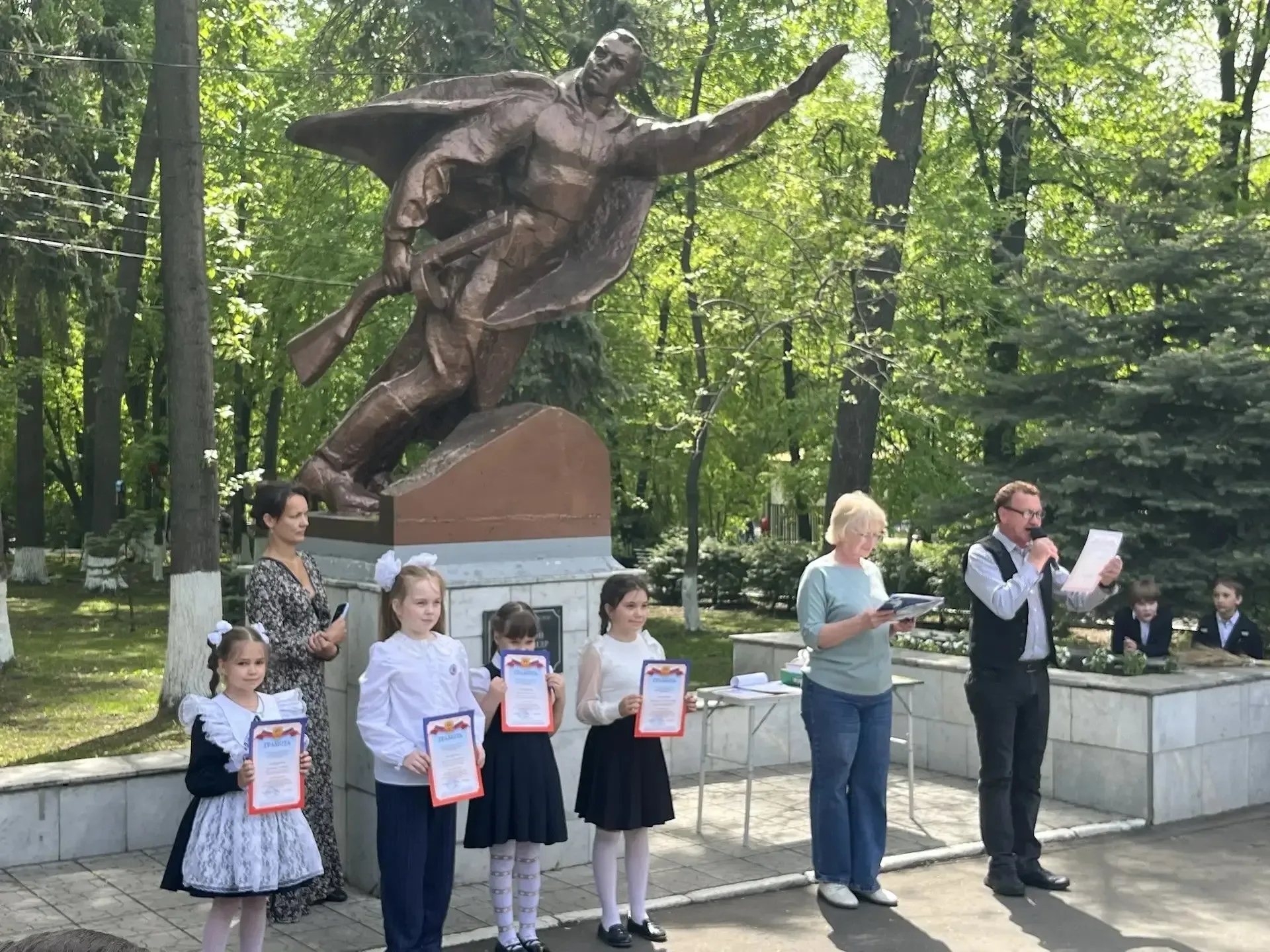 🍊 Есть победы, которые особенно радуют   ❤️В парке им. А. Матросова награждали лучшие орлятские отря