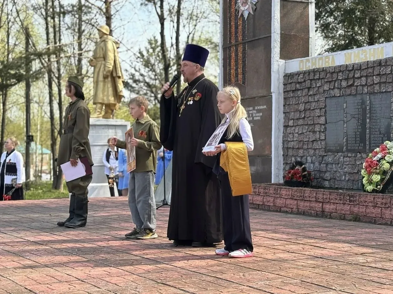 🇷🇺7 мая в посёлке Деденево у Мемориала Славы прошел митинг «Память хранят живые». Мероприятие прошло