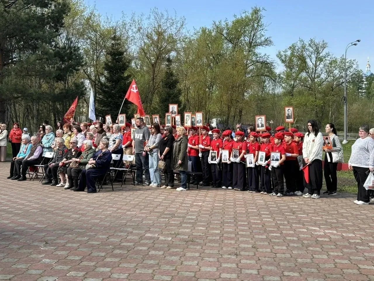 🇷🇺7 мая в посёлке Деденево у Мемориала Славы прошел митинг «Память хранят живые». Мероприятие прошло