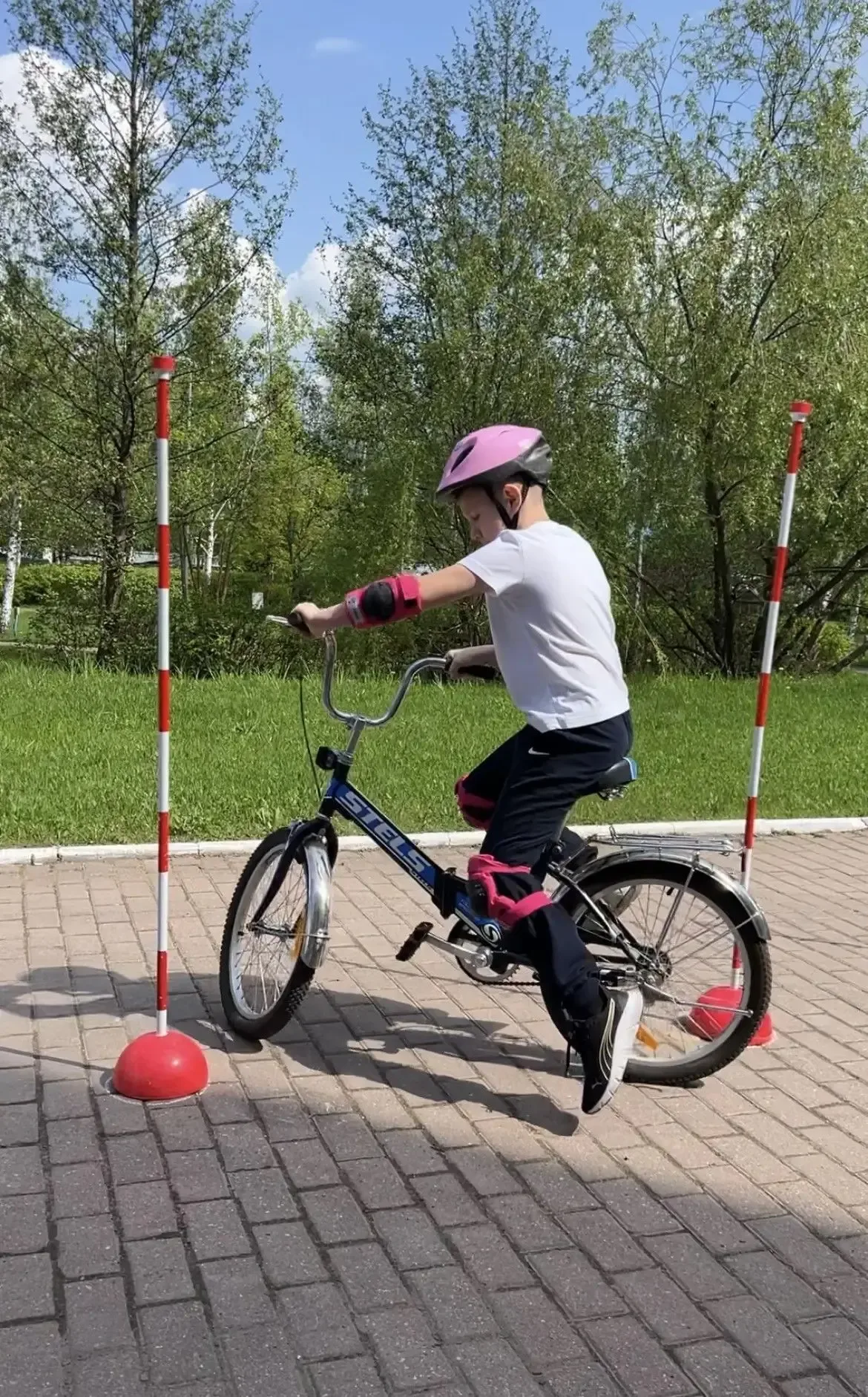 Дорожный драйв и воля к победе! 🚲✨  Отряд ЮИД Деденевской СОШ им. Н. К. Крупской под руководством Ол