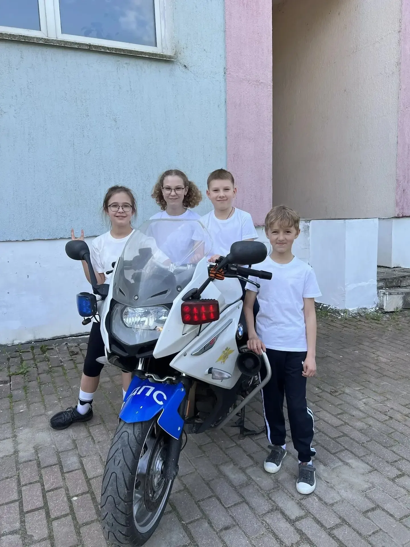 Дорожный драйв и воля к победе! 🚲✨  Отряд ЮИД Деденевской СОШ им. Н. К. Крупской под руководством Ол