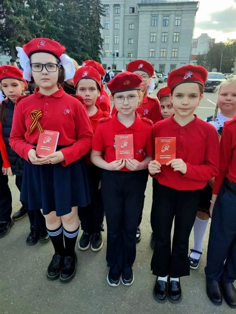 В канун Дня Победы более 500 кировских школьников стали юнармейцами  🇷🇺Вчера на Театральной площади 