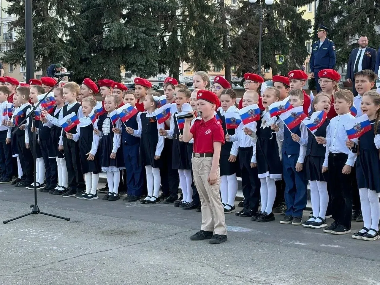 В канун Дня Победы более 500 кировских школьников стали юнармейцами  🇷🇺Вчера на Театральной площади 