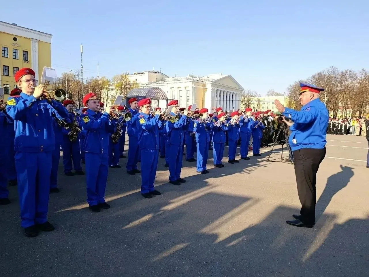 В канун Дня Победы более 500 кировских школьников стали юнармейцами  🇷🇺Вчера на Театральной площади 