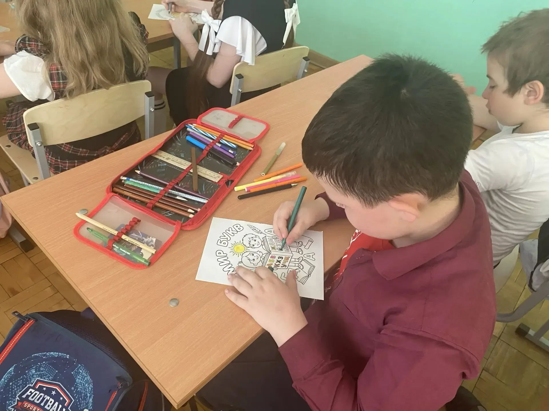Во 2 «В» классе состоялся познавательный урок, приуроченный ко Дню славянской письменности.  Ребята 