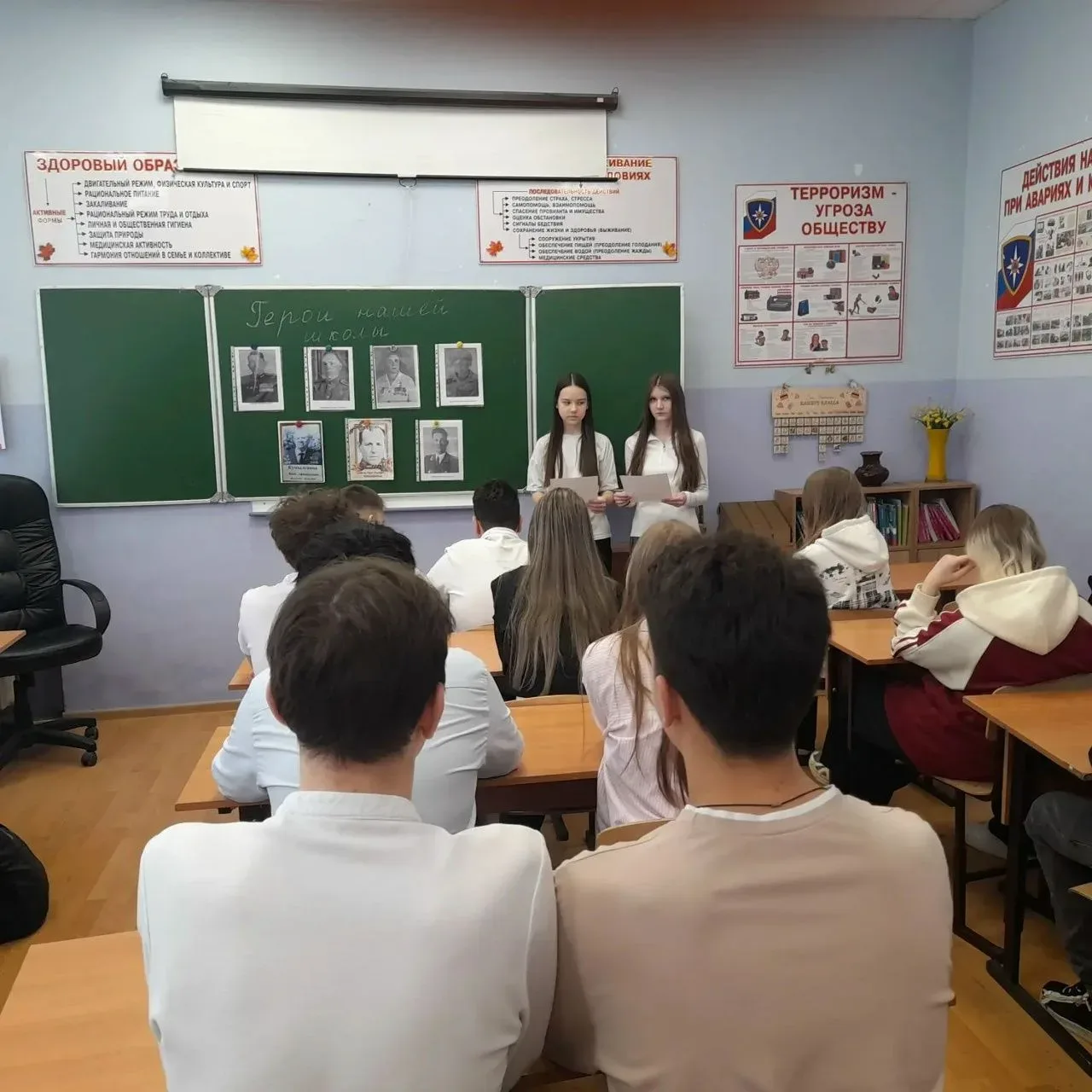 Марафон «Наследники Победы» Акция «Герои нашей школы»  В рамках марафона "Наследники Победы" наши уч