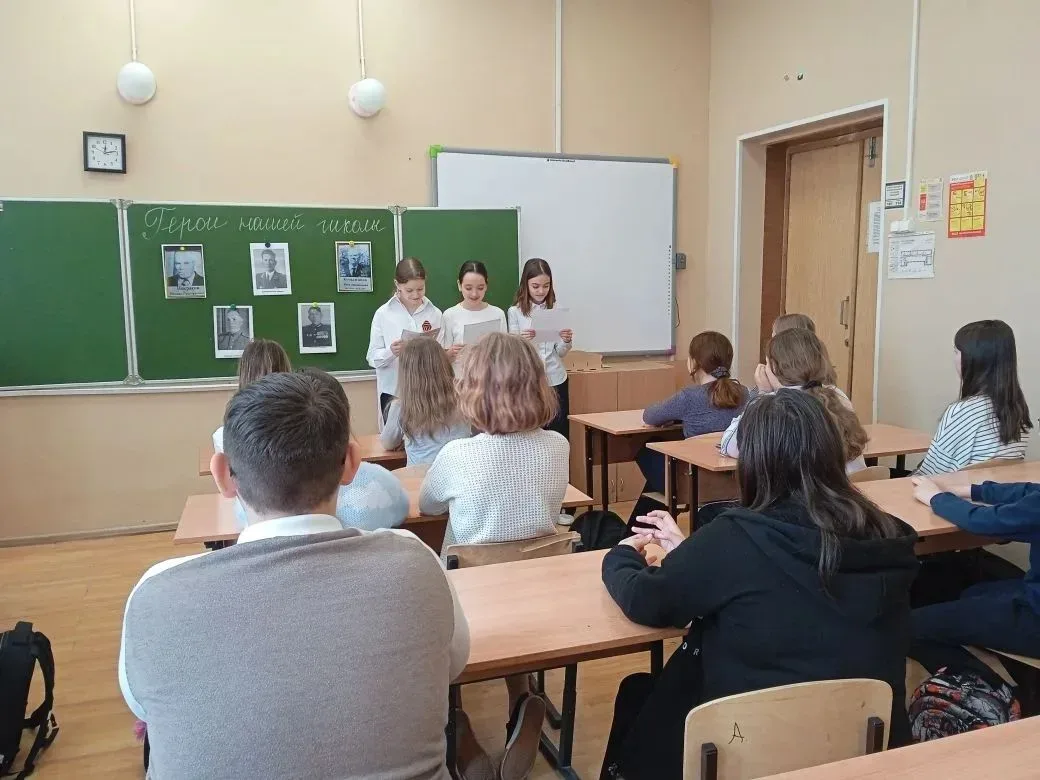 Марафон «Наследники Победы» Акция «Герои нашей школы»  В рамках марафона "Наследники Победы" наши уч
