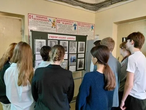 Марафон «Наследники Победы» Акция «Герои нашей школы»  В рамках марафона "Наследники Победы" наши уч