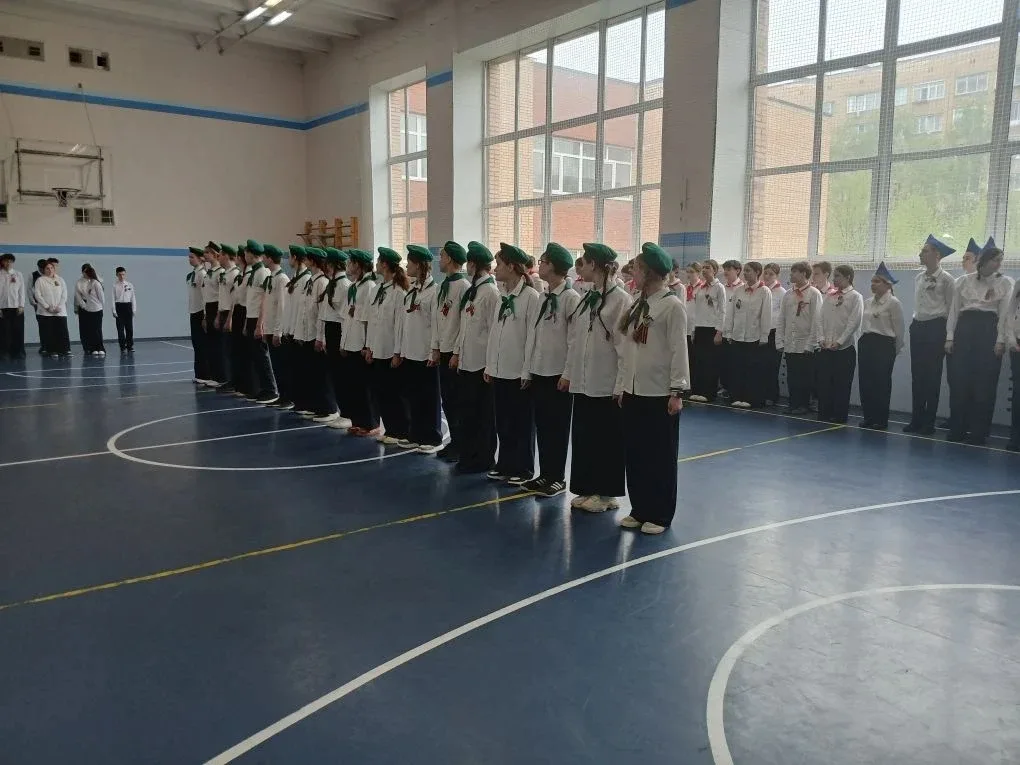 МБОУ Голицынская СОШ №2 🎖️ Парад в честь Дня Победы: в школе прошёл смотр строя и песни!  В нашей шк