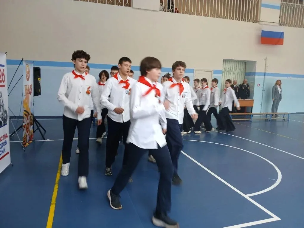 МБОУ Голицынская СОШ №2 🎖️ Парад в честь Дня Победы: в школе прошёл смотр строя и песни!  В нашей шк