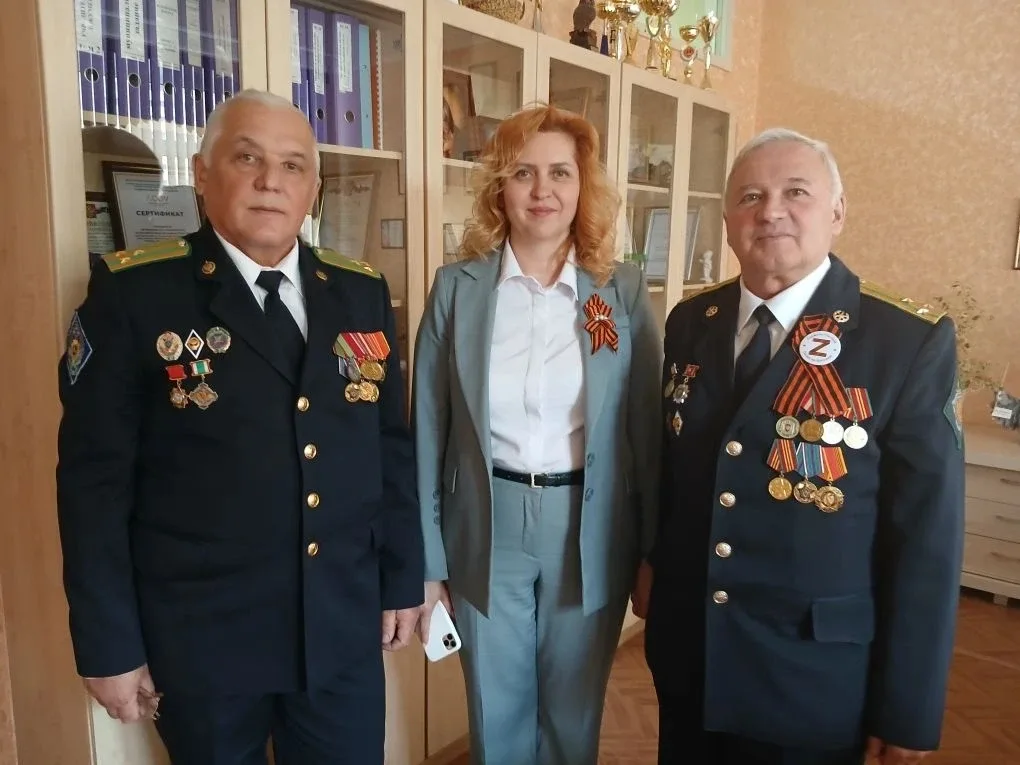 МБОУ Голицынская СОШ №2 🎖️ Парад в честь Дня Победы: в школе прошёл смотр строя и песни!  В нашей шк