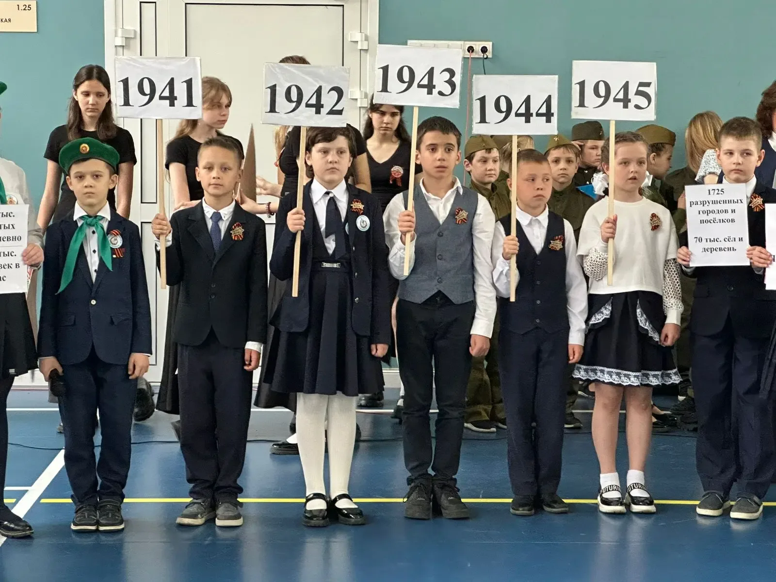 БОЛЬШЕВЯЗЕМСКАЯ ШКОЛА   🎖️8 мая в начальной школе состоялся митинг в рамках марафона «Наследники Поб
