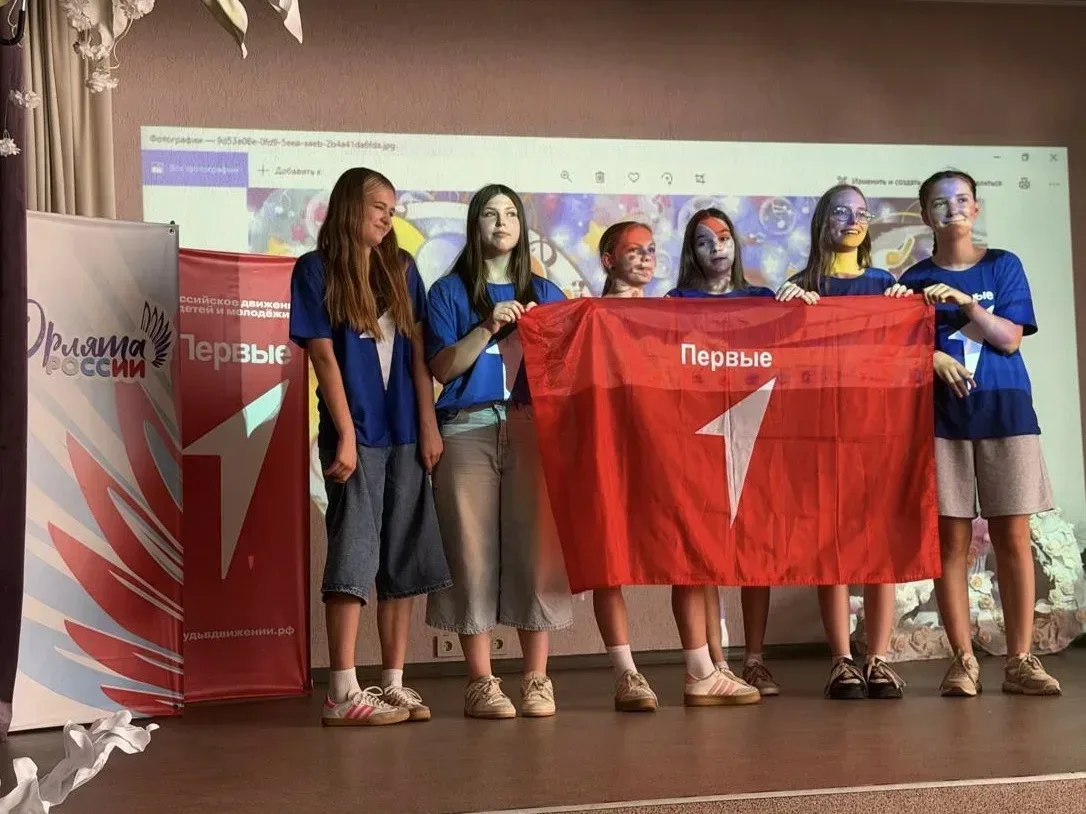 💃🏽 Флешмоб: энергия, дружба и первые шаги к мечте!  Школьный выпускной в 4 классе стал по-настоящему