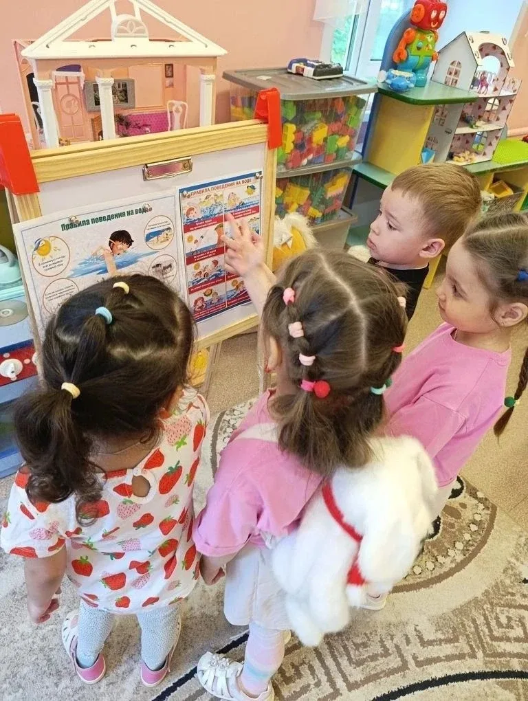 15.05.2026 г в детском саду, отделение 1, МБОУ СОШ №1 во всех группах воспитатели провели беседы с д