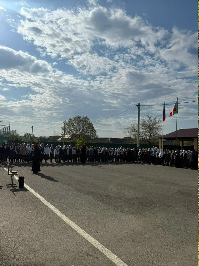 Вдохновляющее начало новой недели в нашей школе  На нашей еженедельной школьной линейке, как всегда,