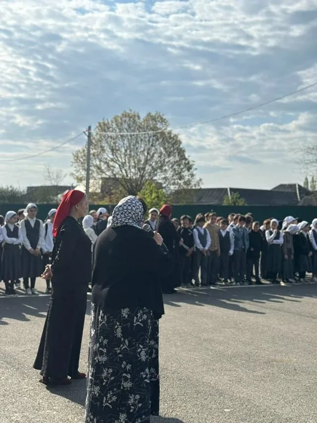 Вдохновляющее начало новой недели в нашей школе  На нашей еженедельной школьной линейке, как всегда,