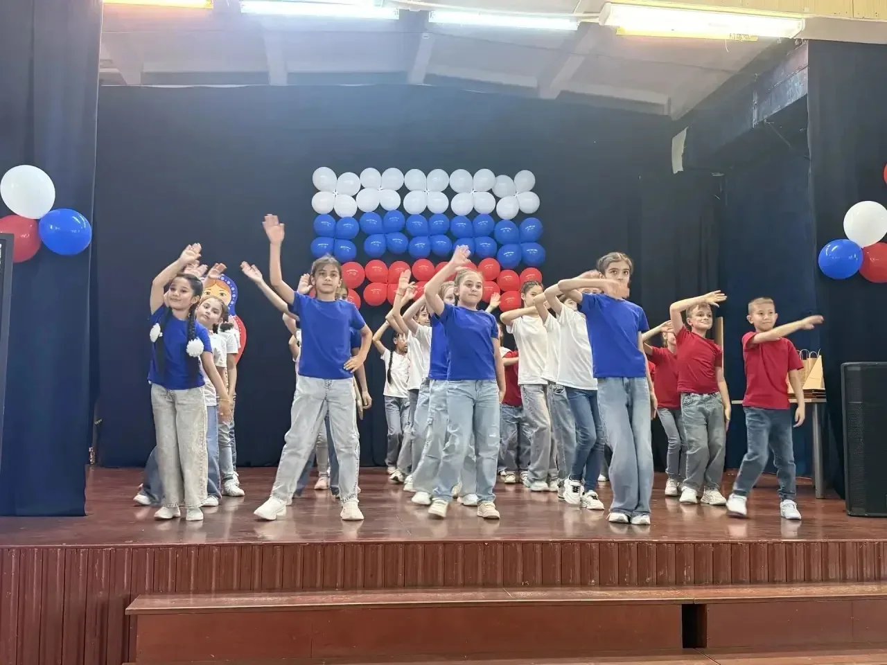 ✨ На базе 18 школы прошёл городской гала-концерт для детей-инофонов «Открой в себе Россию!» ✨  Вчера