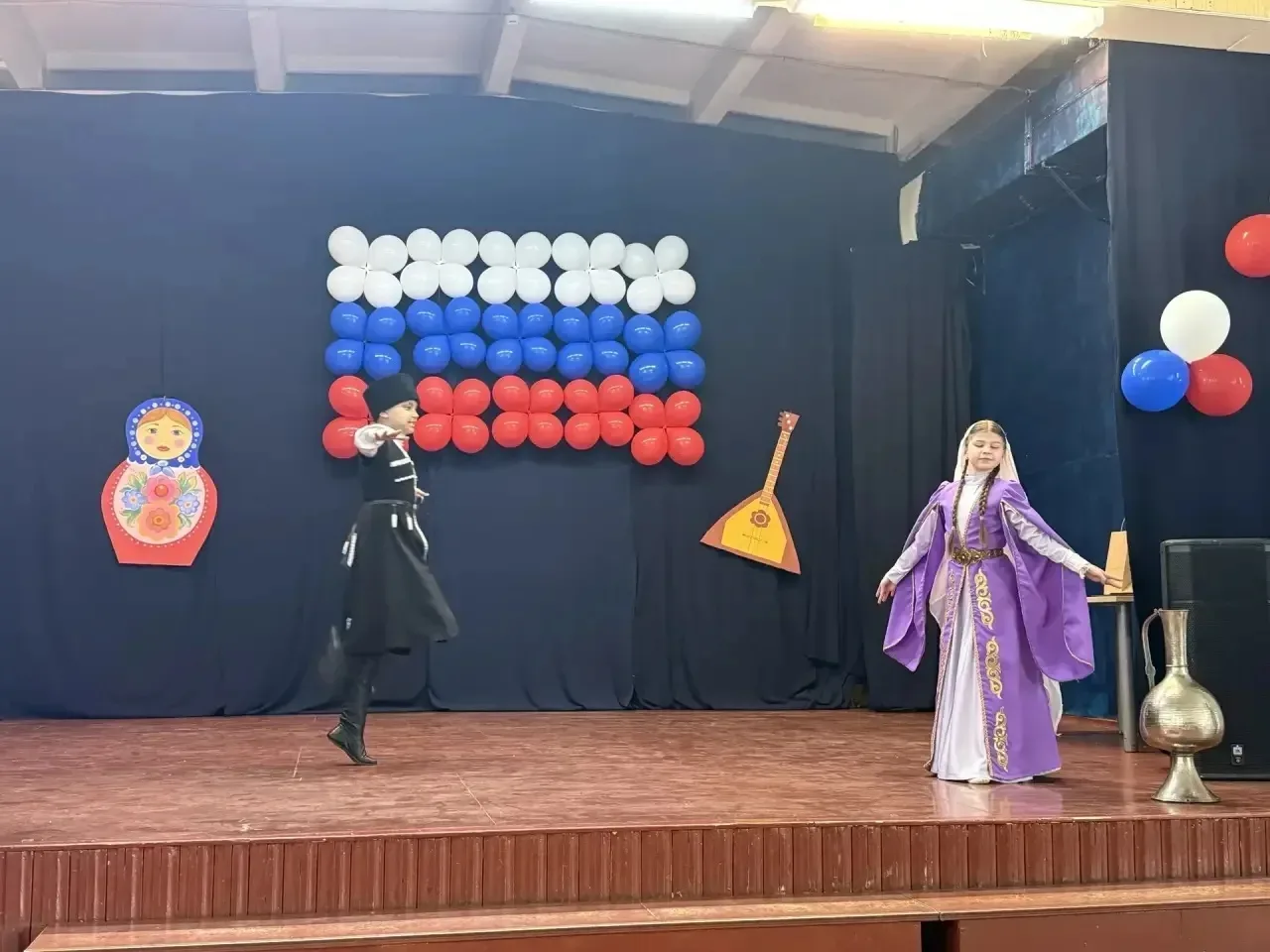 ✨ На базе 18 школы прошёл городской гала-концерт для детей-инофонов «Открой в себе Россию!» ✨  Вчера