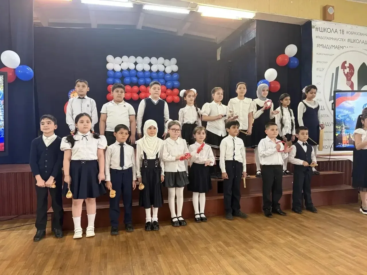 ✨ На базе 18 школы прошёл городской гала-концерт для детей-инофонов «Открой в себе Россию!» ✨  Вчера