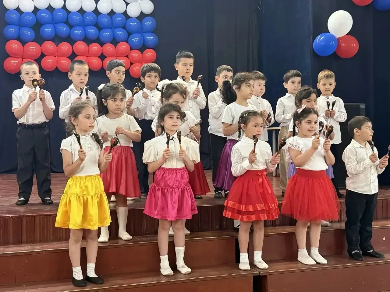 ✨ На базе 18 школы прошёл городской гала-концерт для детей-инофонов «Открой в себе Россию!» ✨  Вчера