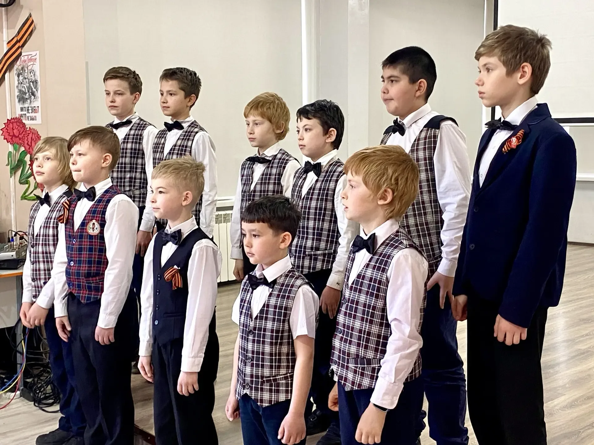 🎖️ День Победы в школе: встреча поколений  Сегодня в нашей школе прошёл трогательный концерт, посвящ