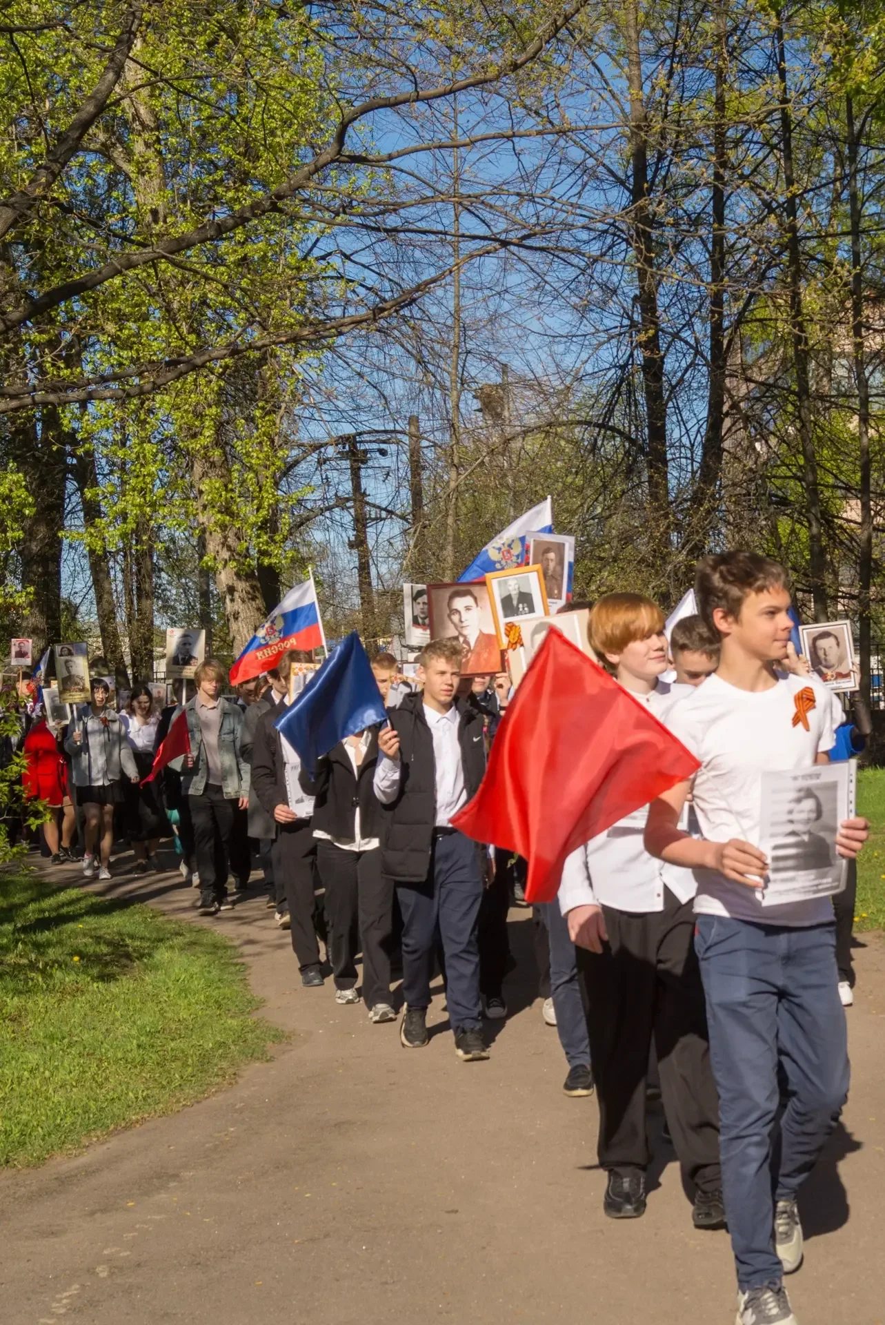 🌟 Сегодня в нашей школе прошла акция «Бессмертный полк» 🌟 В этот особенный день, в преддверии Дня По