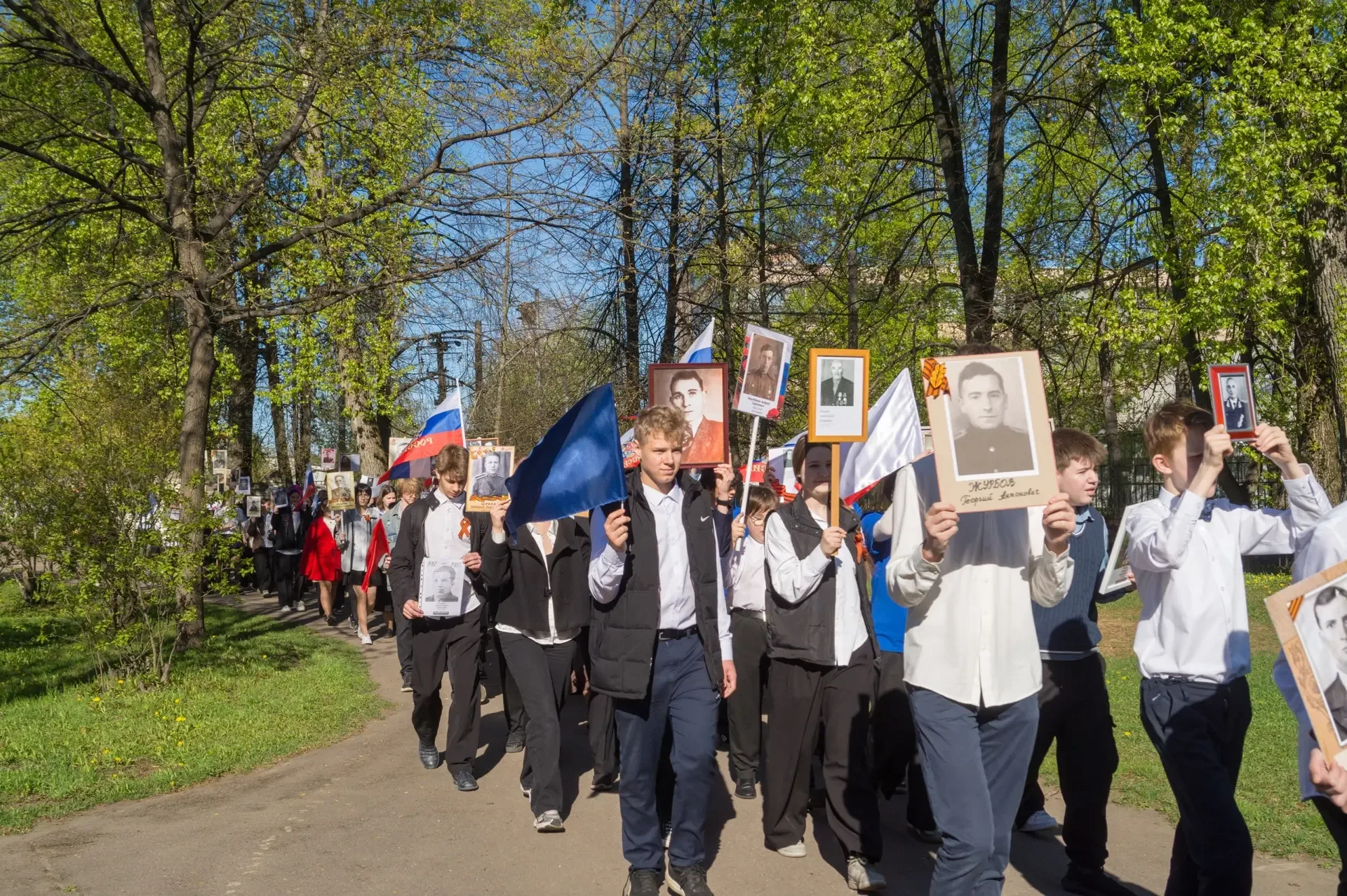 🌟 Сегодня в нашей школе прошла акция «Бессмертный полк» 🌟 В этот особенный день, в преддверии Дня По