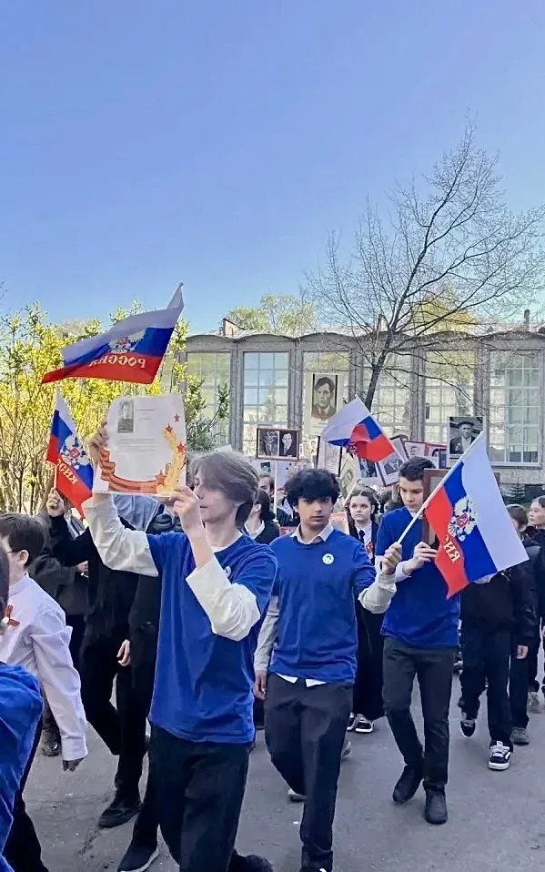 🌟 Сегодня в нашей школе прошла акция «Бессмертный полк» 🌟 В этот особенный день, в преддверии Дня По