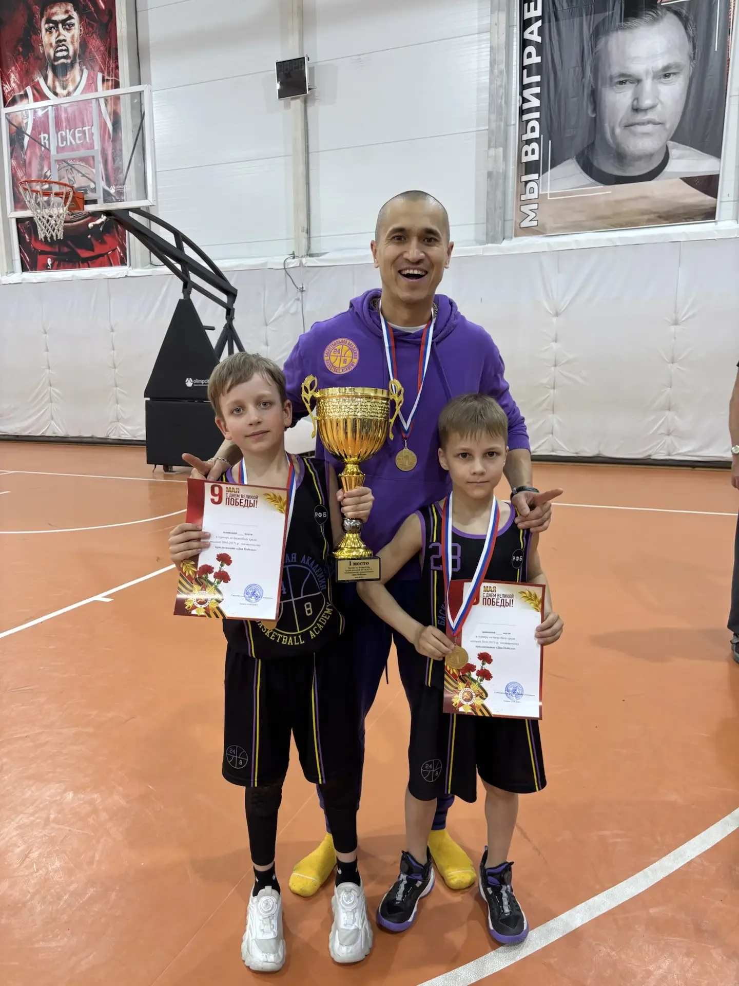 🥇 ЗОЛОТО НАШЕ! Поздравляем мальчишек с победой в городе Ачинске! ⛹🏻‍♂️  9–12 мая среди 8 команд из р