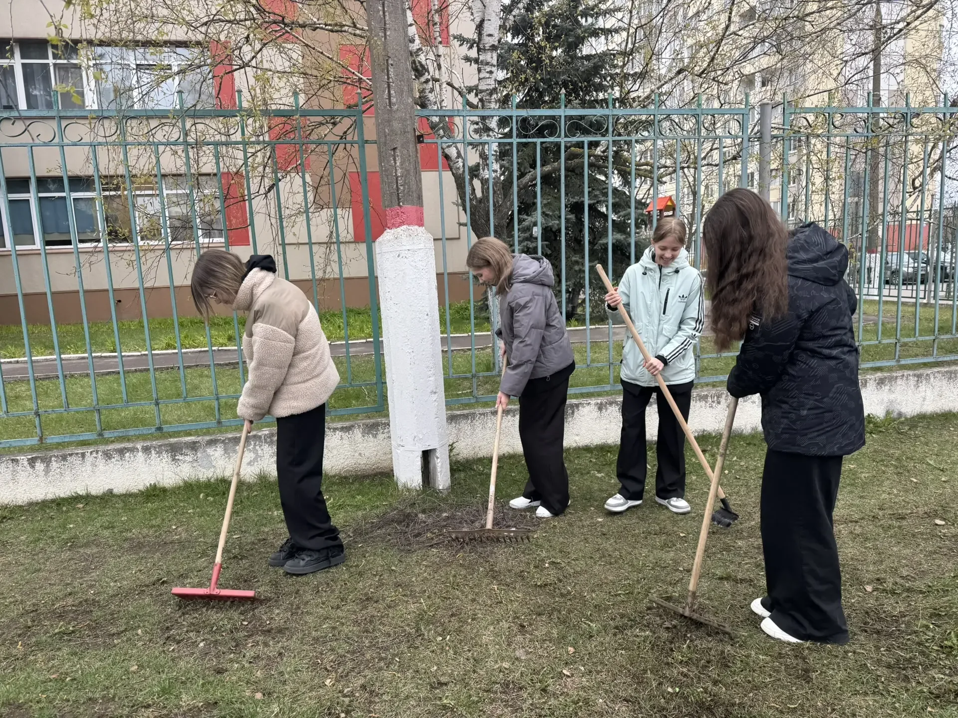 Сегодня в нашей школе прошла важная акция «Я Помню!» 🕊🍂  Мы не просто произнесли эти слова — мы подт