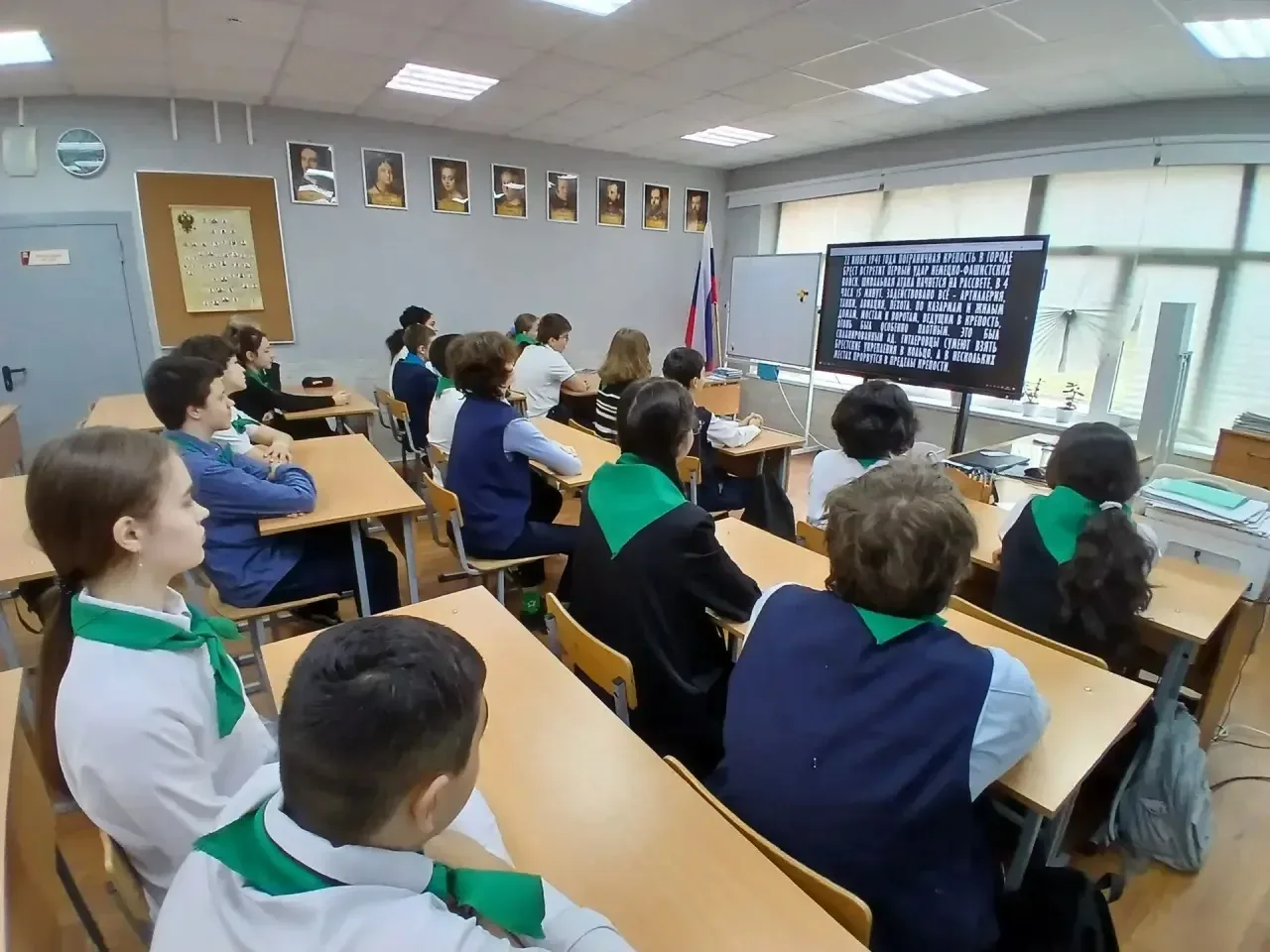 В Островецкой школе прошло тематическое мероприятие, посвящённое памяти городов-героев. Педагоги-ист