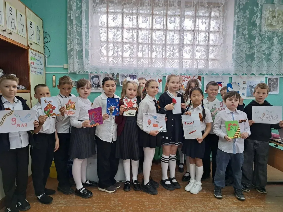 🎨 Такие тёплые, яркие и душевные открытки получились у наших  учеников 2а, 4а и 5а! Ребята подготови