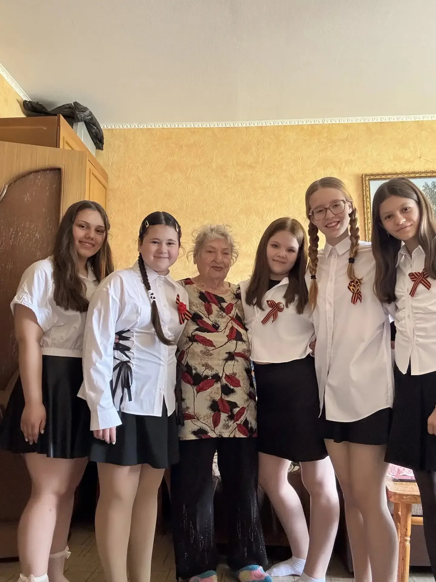 Связь поколений: добро не имеет возраста 🕊  В преддверии великого праздника — Дня Победы — ученики 6