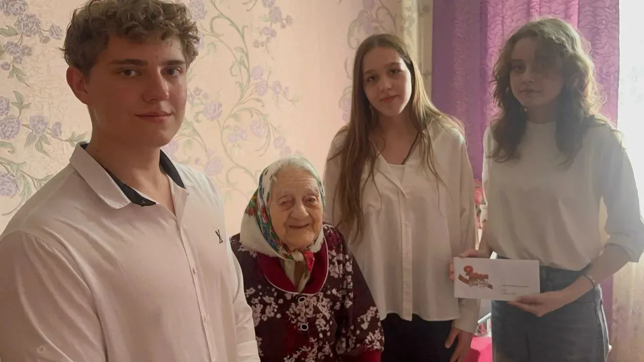Связь поколений: добро не имеет возраста 🕊  В преддверии великого праздника — Дня Победы — ученики 6