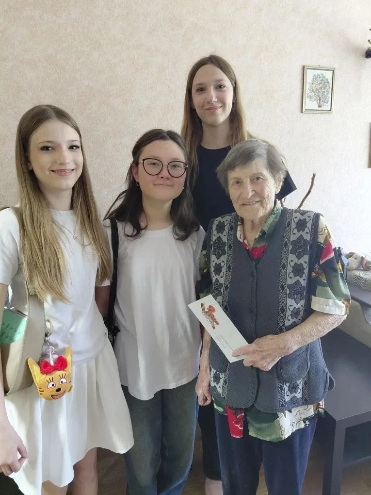 Связь поколений: добро не имеет возраста 🕊  В преддверии великого праздника — Дня Победы — ученики 6