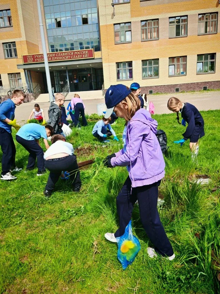 🌷 2В класс: жизнь дана на добрые дела!  Вчера, 21 мая 2026 года, ученики 2В класса вместе с родителя