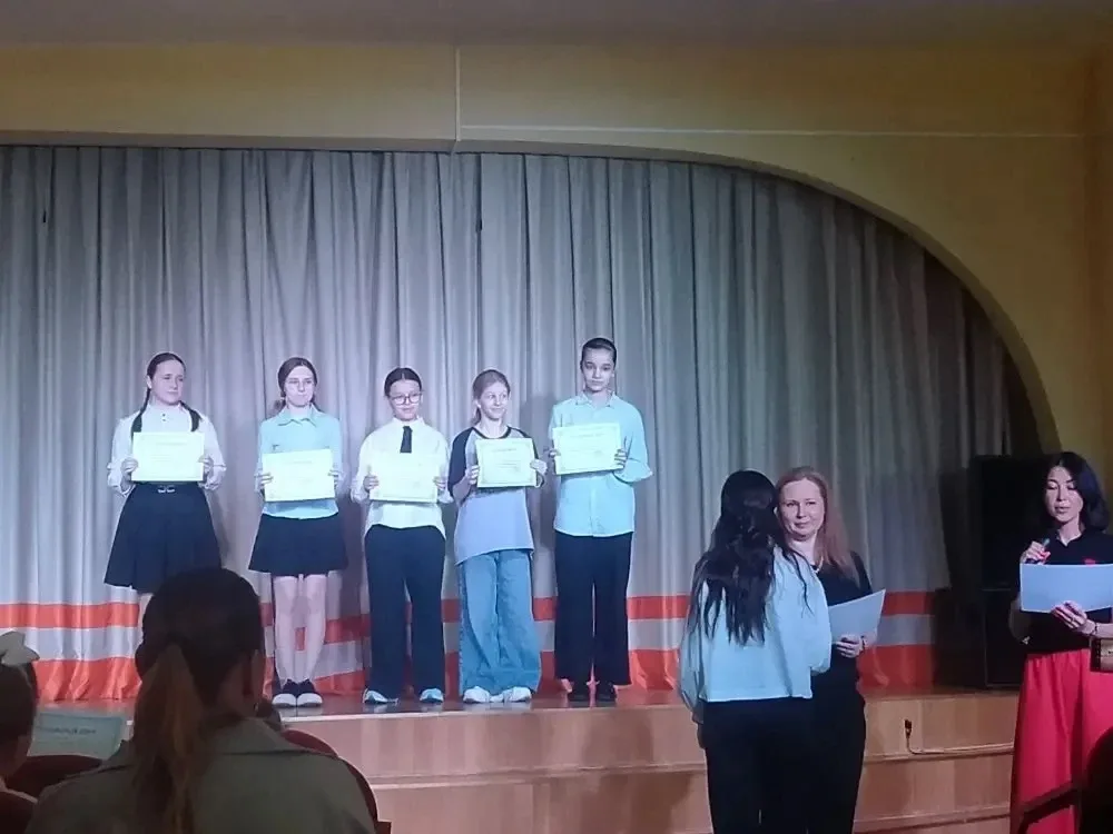 🎉 Торжественное вручение похвальных листов! 🎉  Вчера  в нашей школе прошло торжественное мероприятие