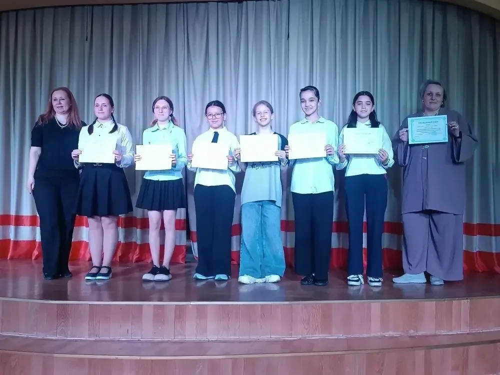 🎉 Торжественное вручение похвальных листов! 🎉  Вчера  в нашей школе прошло торжественное мероприятие