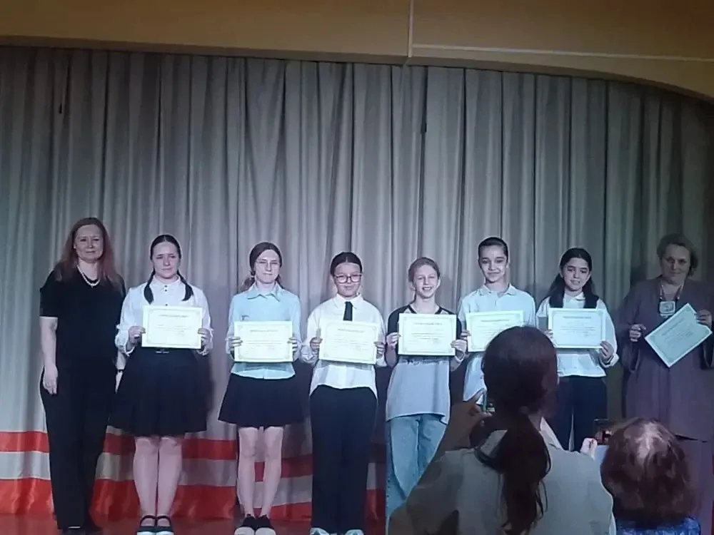 🎉 Торжественное вручение похвальных листов! 🎉  Вчера  в нашей школе прошло торжественное мероприятие
