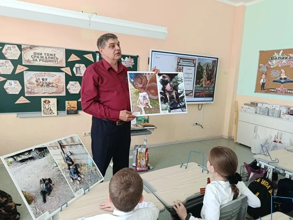 ОНИ ТОЖЕ СРАЖАЛИСЬ ЗА РОДИНУ! 🐕‍🦺🐕🐶  В 3У2 классе прошёл очень трогательный классный час, который не
