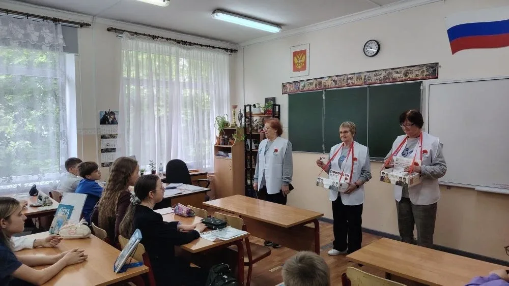 В лицее прошла акция "Красная гвоздика"  Сегодня лицеисты, педагоги и представители администрации ли