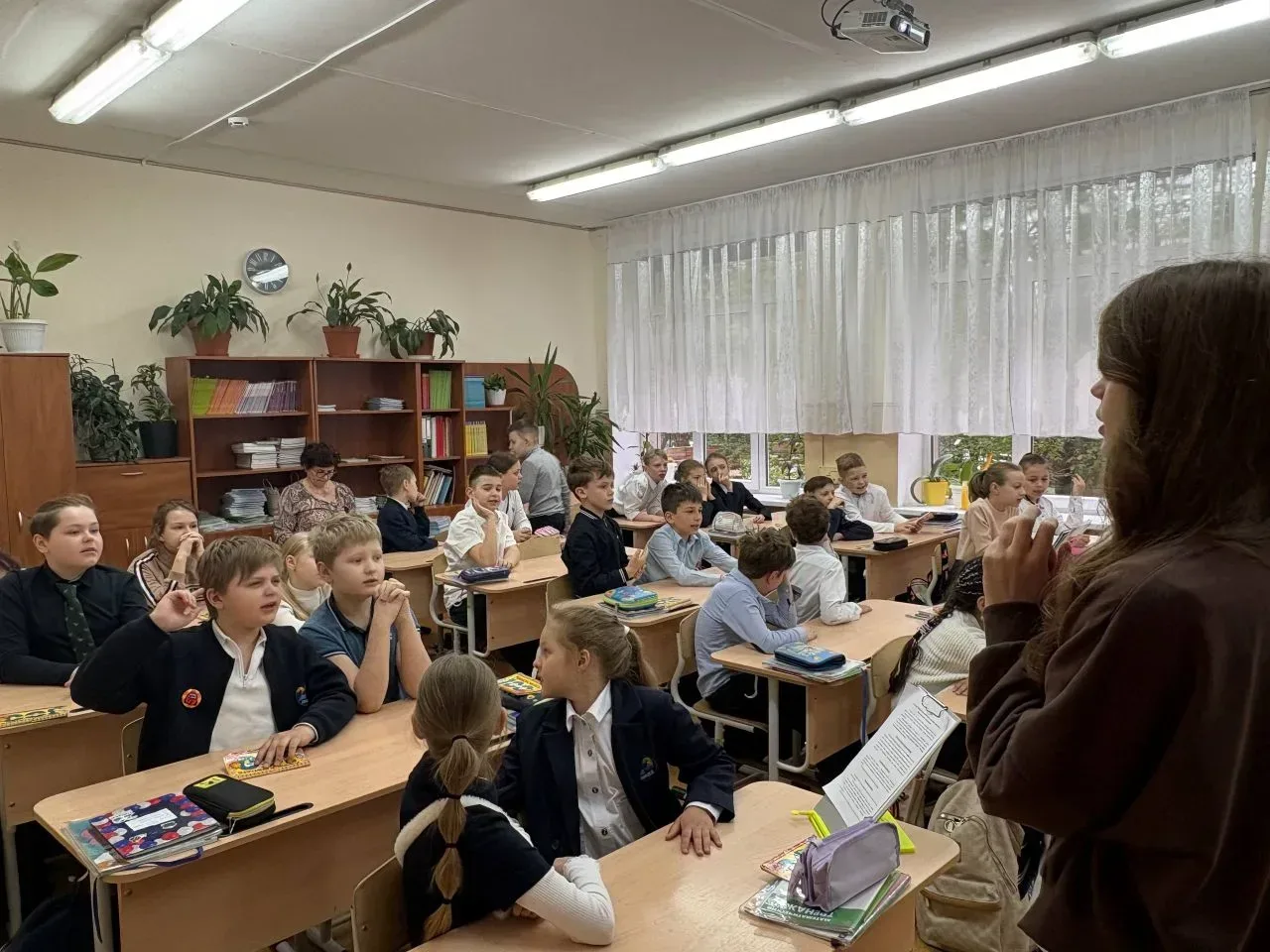 Активисты 10 ФМ класса рассказывают о неделе лидерства, приуроченной ко Дню Победы  🙋 Почётное дежур