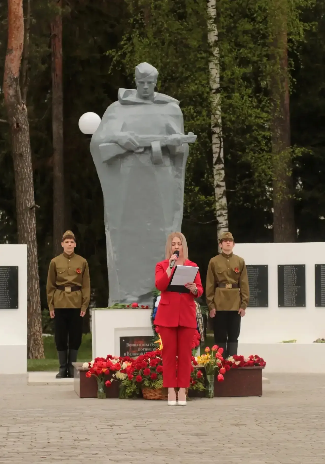 Сегодня учащиеся, родители и педагоги МБОУ «СОШ 1 г. Шатуры» (корпус 2) посетили торжественный митин