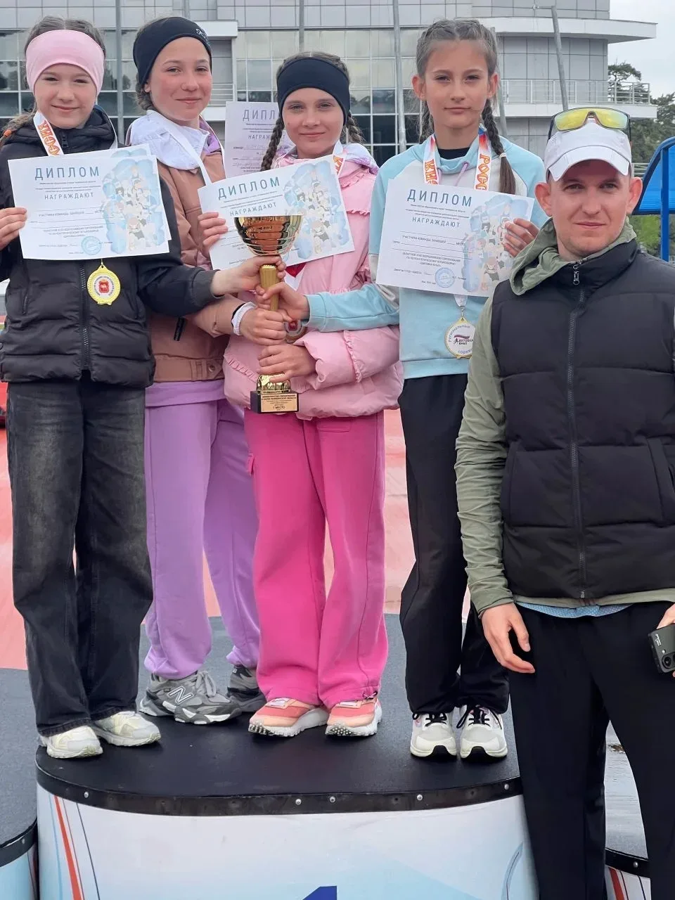 Наши девочки из МАОУ "СОШ №7" – настоящие чемпионки! Они завоевали первое место, показав просто неве