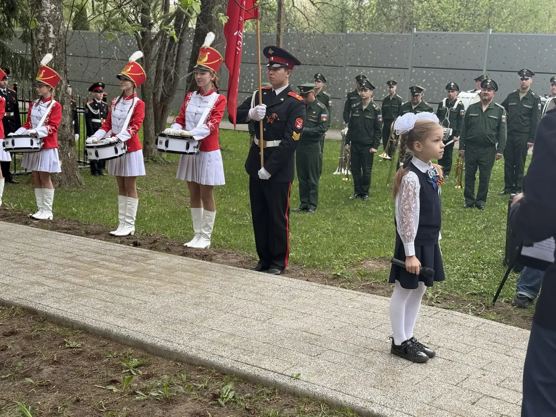 Кадетский корпус, ансамбль барабанщиц «Созвездие» и педагогический коллектив школы приняли участие в