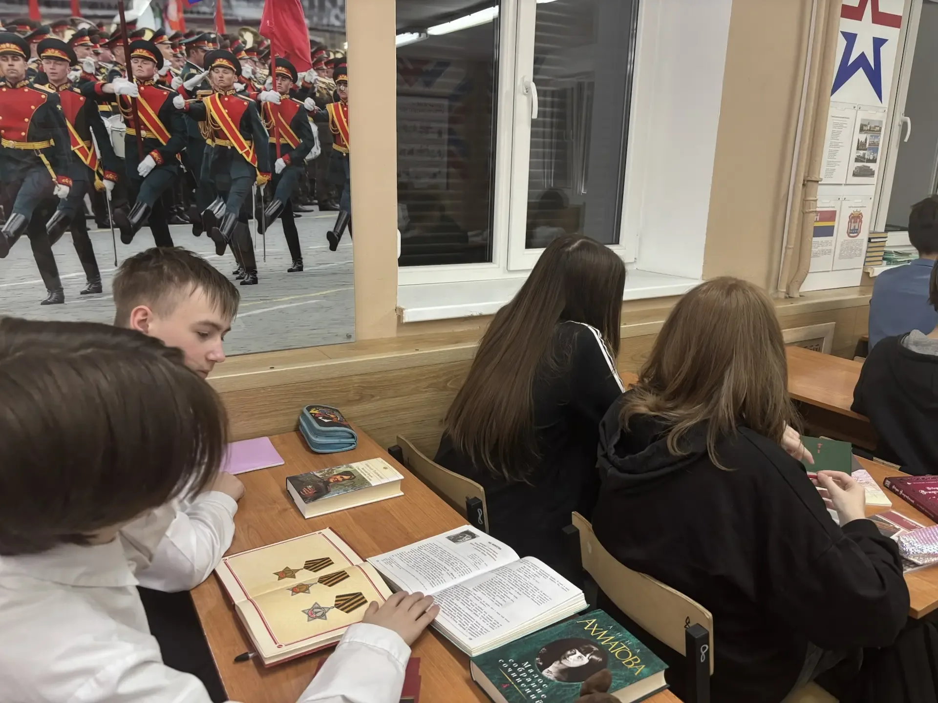 СТРОКИ, ОПАЛЁННЫЕ ВОЙНОЙ.       В нашей школе прошла неделя поэзии военных лет для учащихся 6–8-х кл